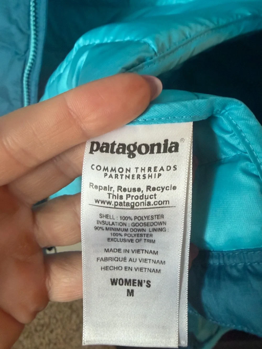 Patagonia Bright Teal and Aqua Insulated Vest - Picture 6 of 7